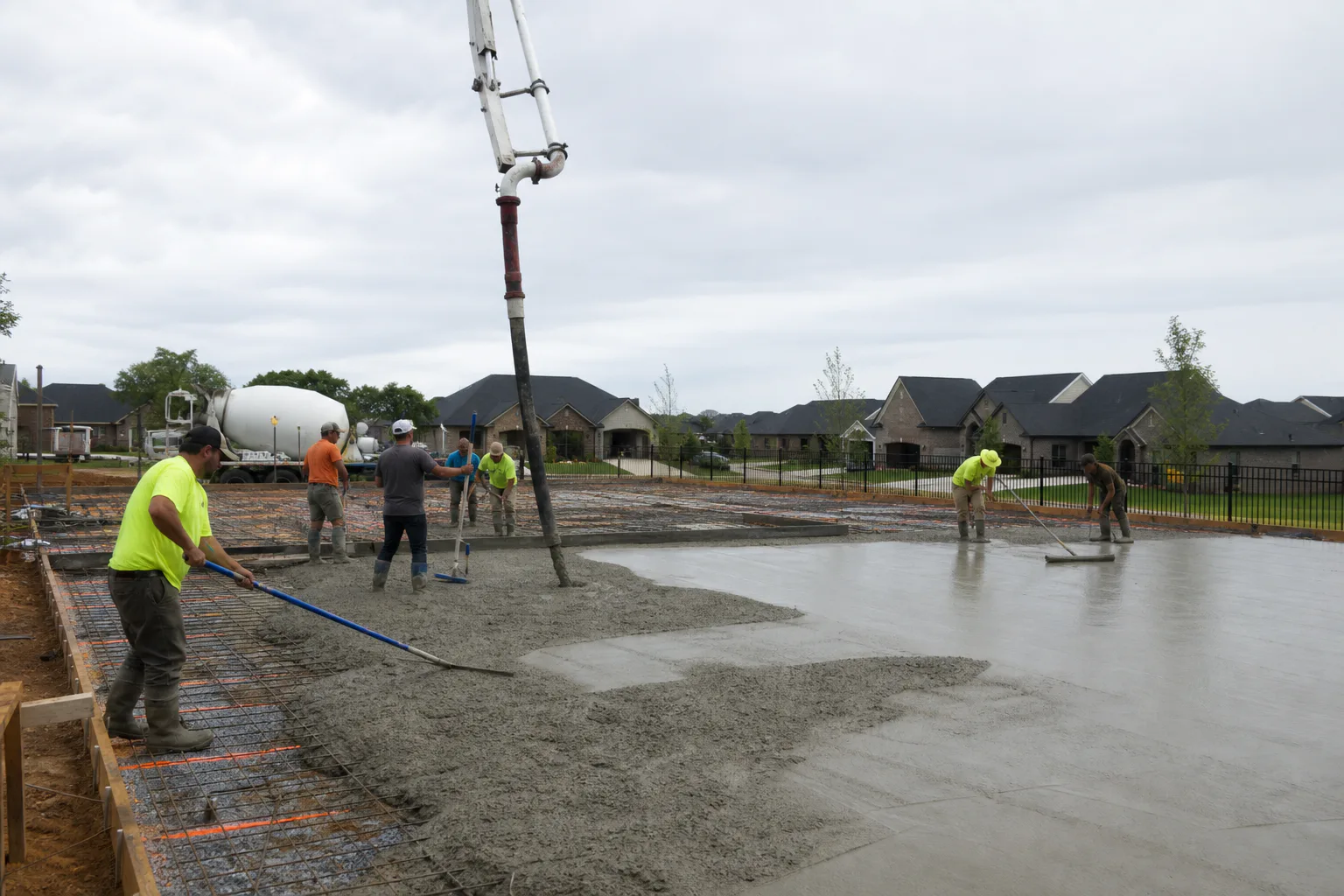 Post-tensioned concrete construction for the three community courts
