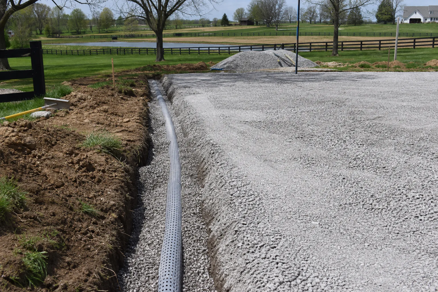 Subsurface drainage integrated into the Woodford County court base